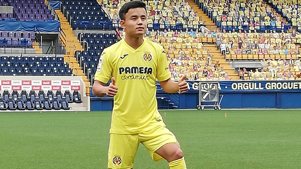 Takefusa Kubo durante su presentación con el Villarreal 