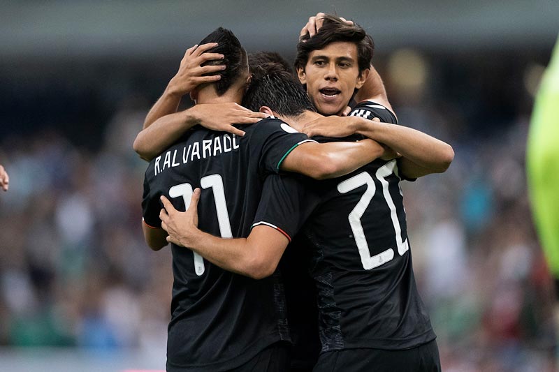 JJ Macías celebrando un gol con el Tri