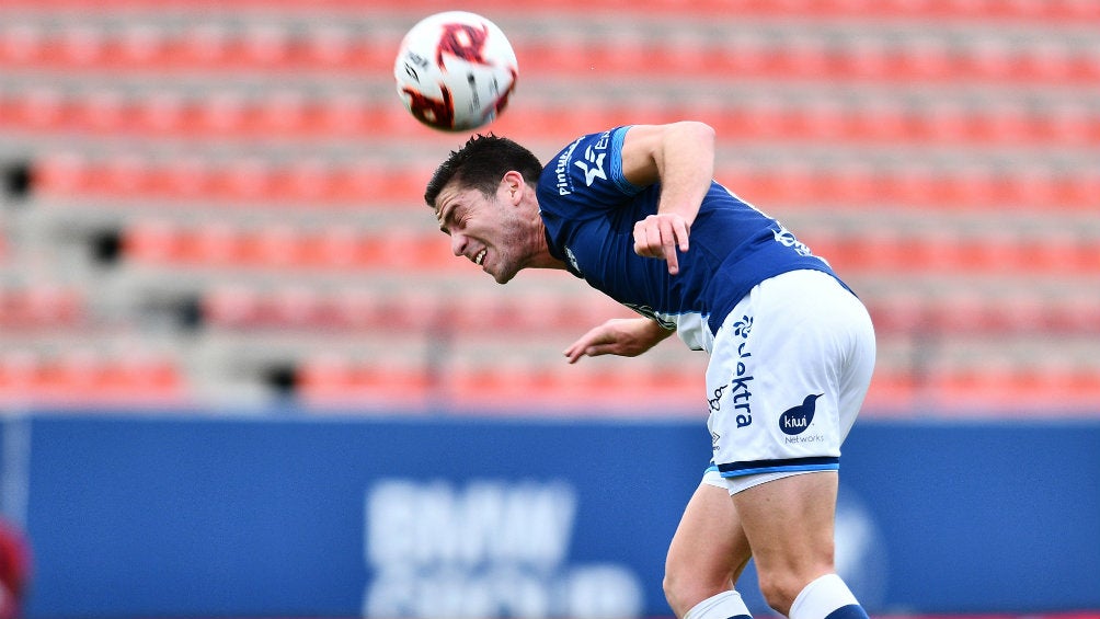 Ormeño en tiro de gol