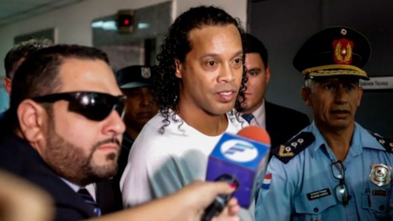 Ronaldinho tras ser detenido en Paraguay