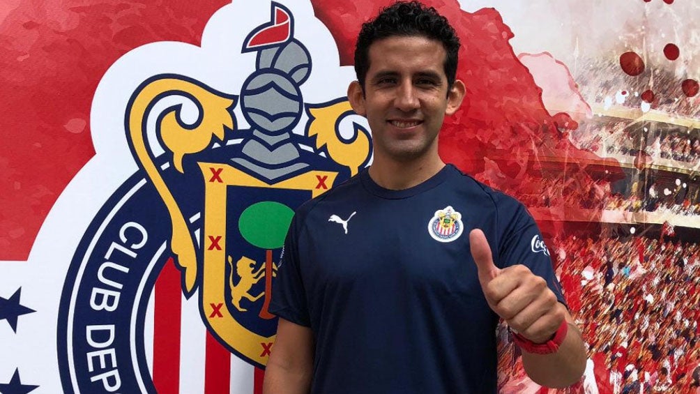 Édgar Mejía en las instalaciones de Chivas 