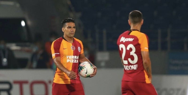 Falcao en un juego con Galatasaray