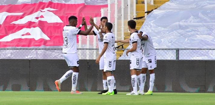 Elementos de Qurétaro festejan una anotación sobre La Máquina