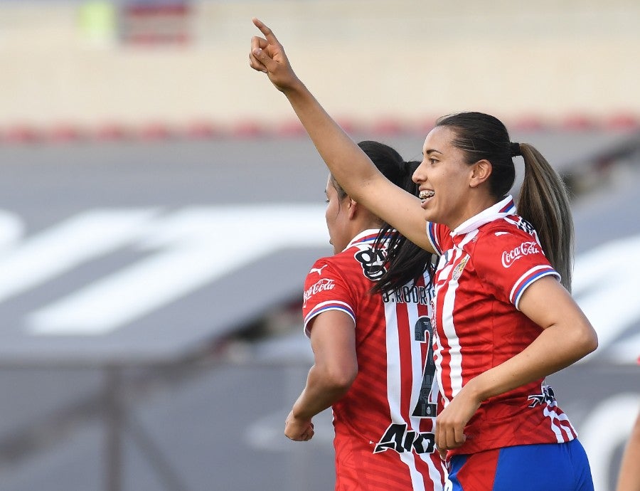 Michelle González celebra gol vs Juárez