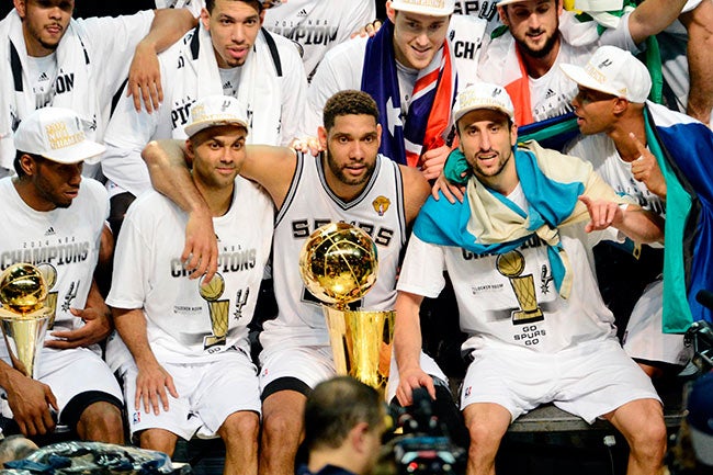 Duncan, Ginobili y Parker presumen el título de 2014