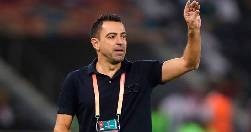 Xavi da indicaciones durante un duelo del Al Saad