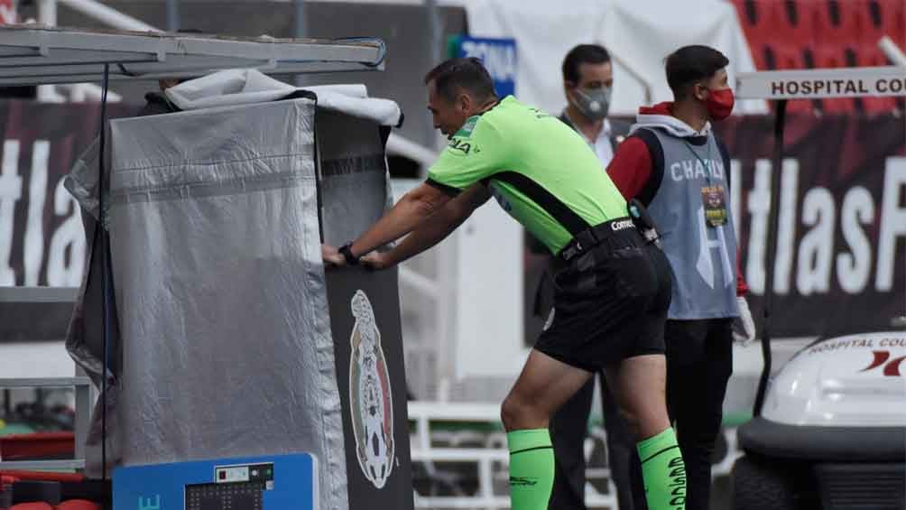 Luis Enrique Santander asiste al VAR