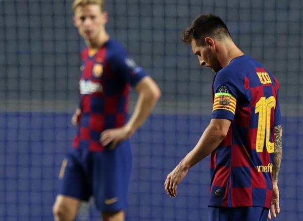 Jugadores del Barcelona se lamentan tras derrota