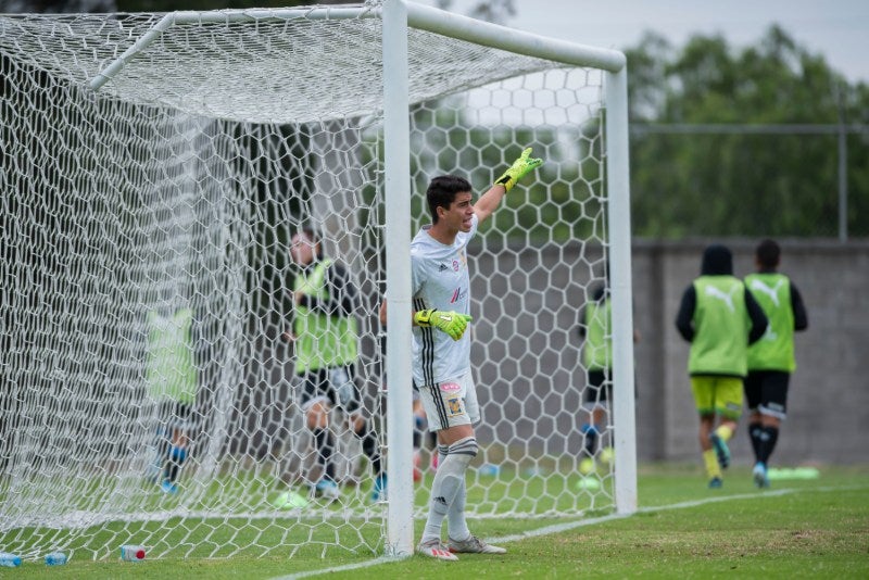 Carlos Galindo durante un partido con Tigres Sub 20