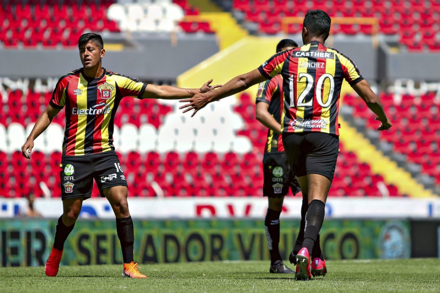 Los de la UdeG celebran gol