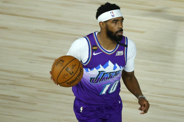 Mike Conley durante un juego del Jazz