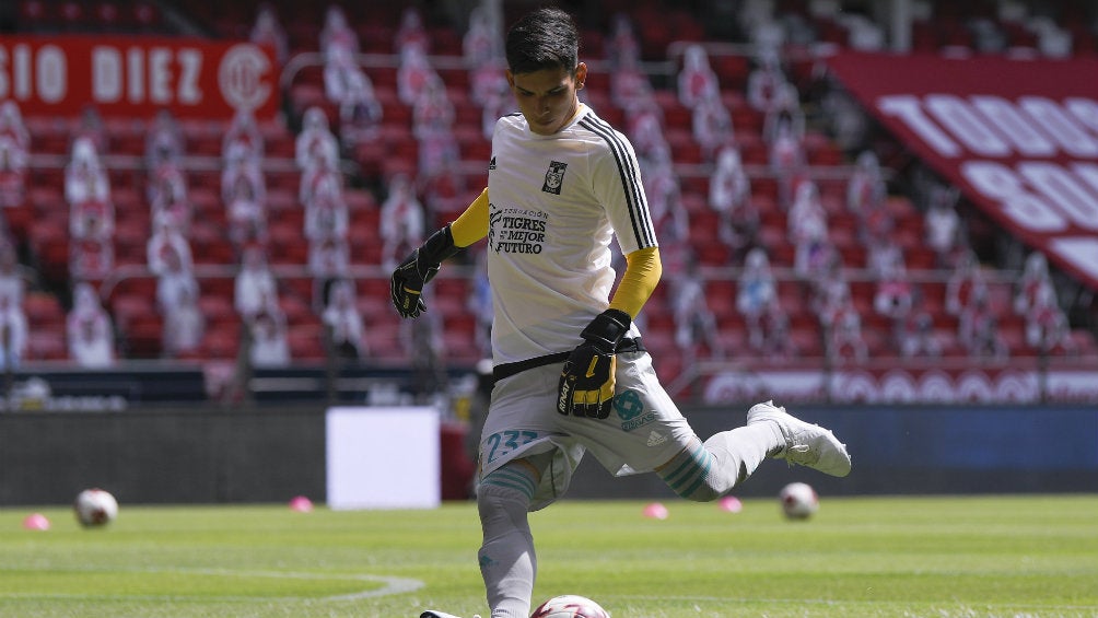 Erick González en entrenamiento con Tigres