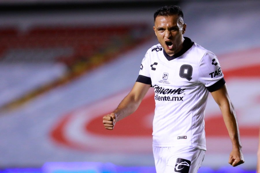 Daniel Cervantes celebra gol ante América