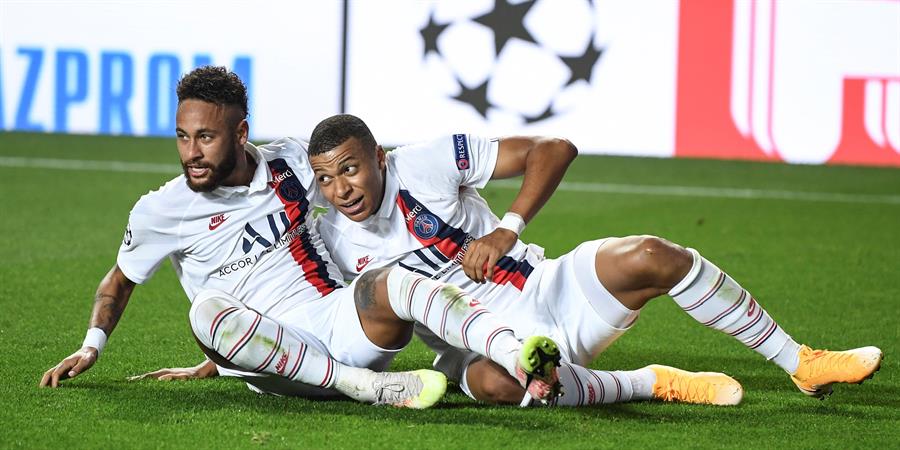 Neymar y el francés celebrando un gol