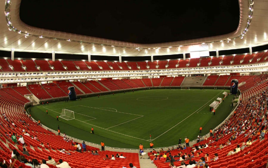 El entonces Estadio Omnilife tenía poco tiempo de inaugurado