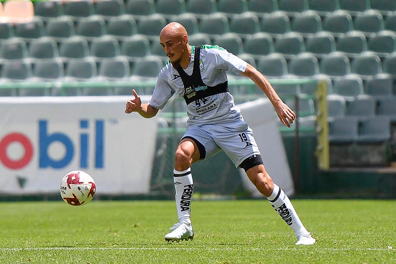 Nicolás Sosa durante un entrenamiento con León 