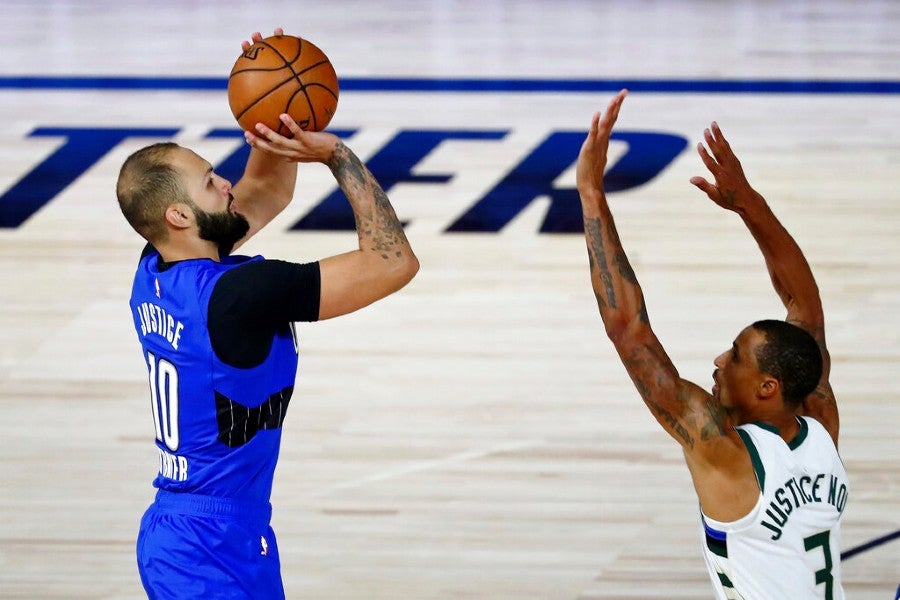 Magic venció 110-122 a Bucks en el primer juego