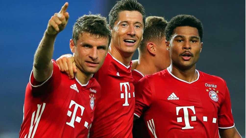 Jugadores del Bayern festejan una anotación