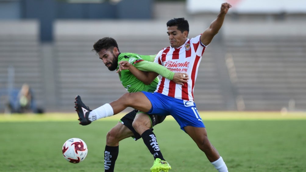 Jesús Sánchez durante un partido con Chivas