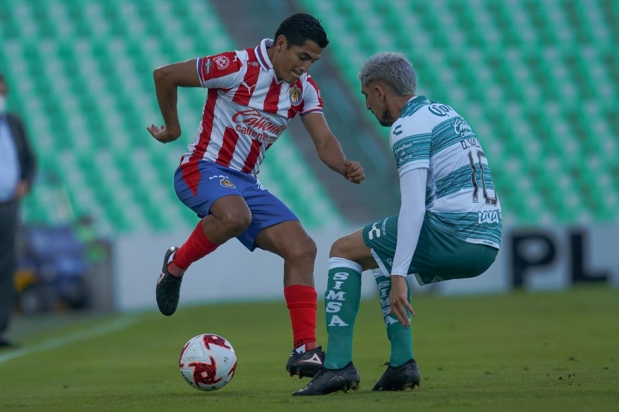 Jesús Sánchez durante un partido con Chivas