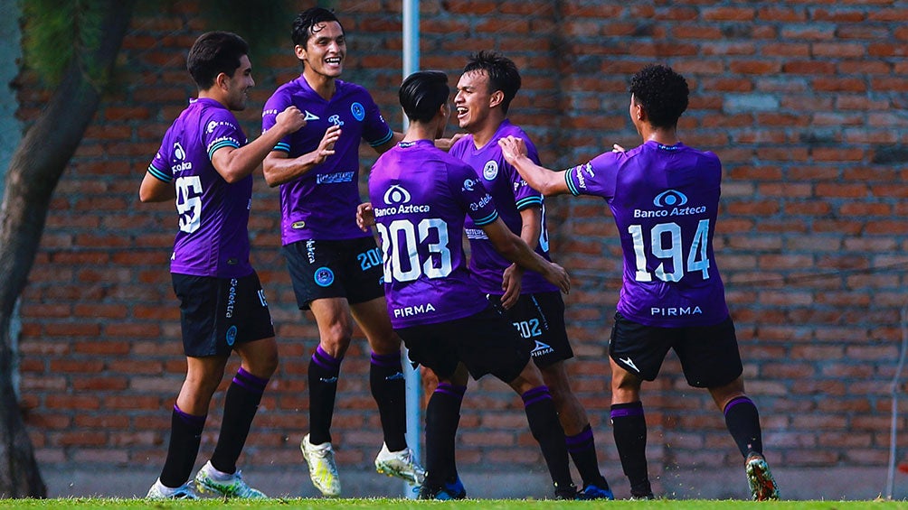 Futbolistas de la Sub 20 de Mazatlán, en festejo de gol