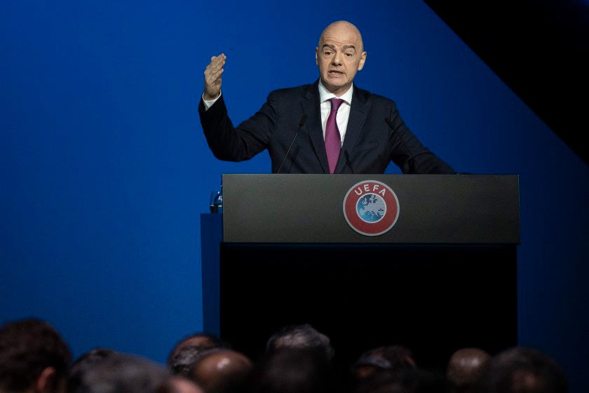 El presidente del máximo organismo de futbol en una conferencia