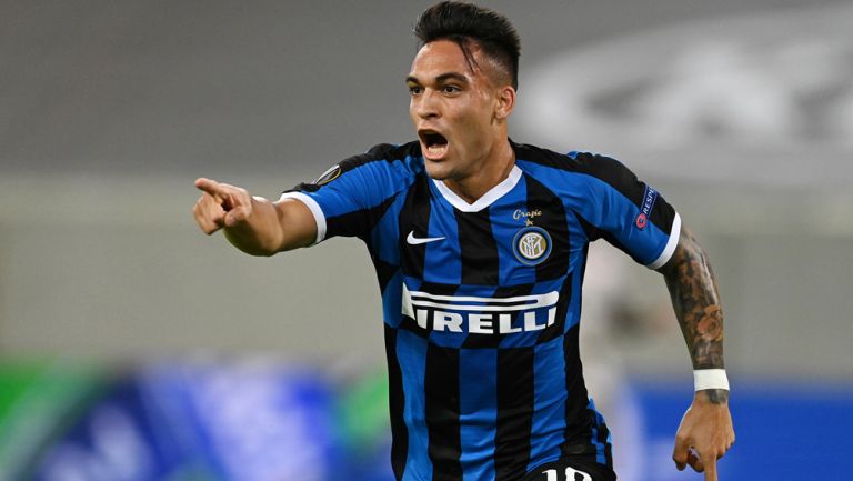 Lautaro Martínez festeja un gol en las Semifinales de Europa League