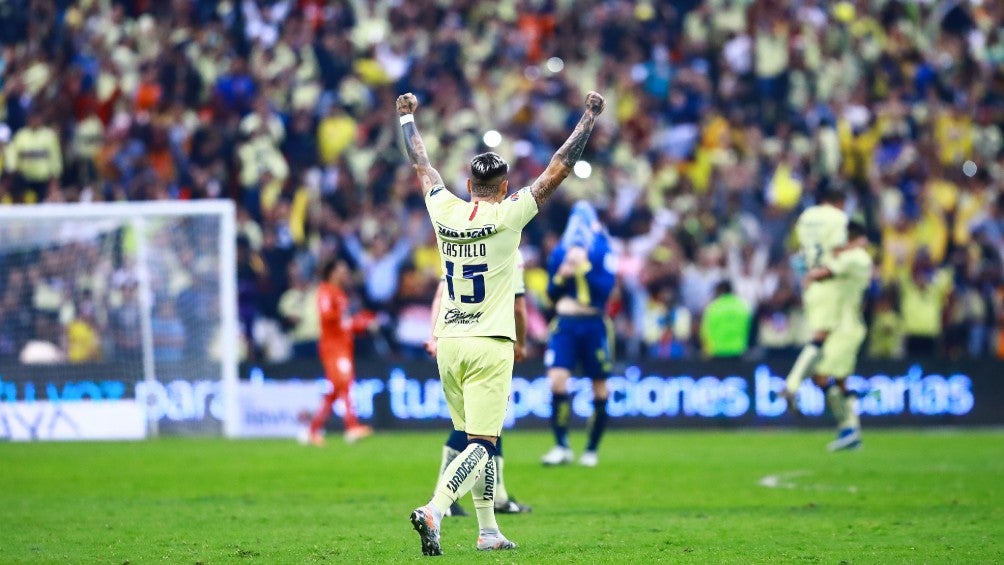 Nico Castillo durante un partido con América