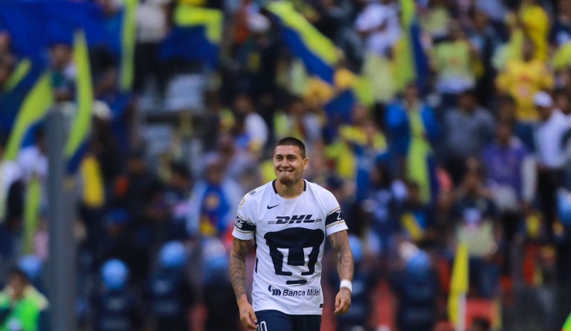 Nico Castillo jugando con Pumas