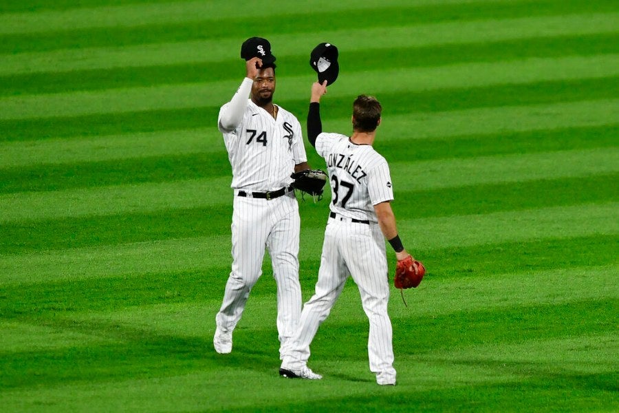 Luis González (D) en su debut con White Sox