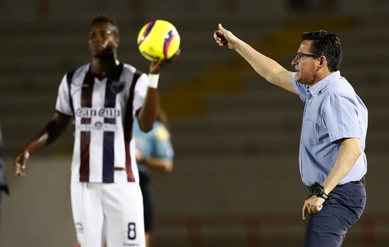 Mario García dando indicaciones en el ascenso 