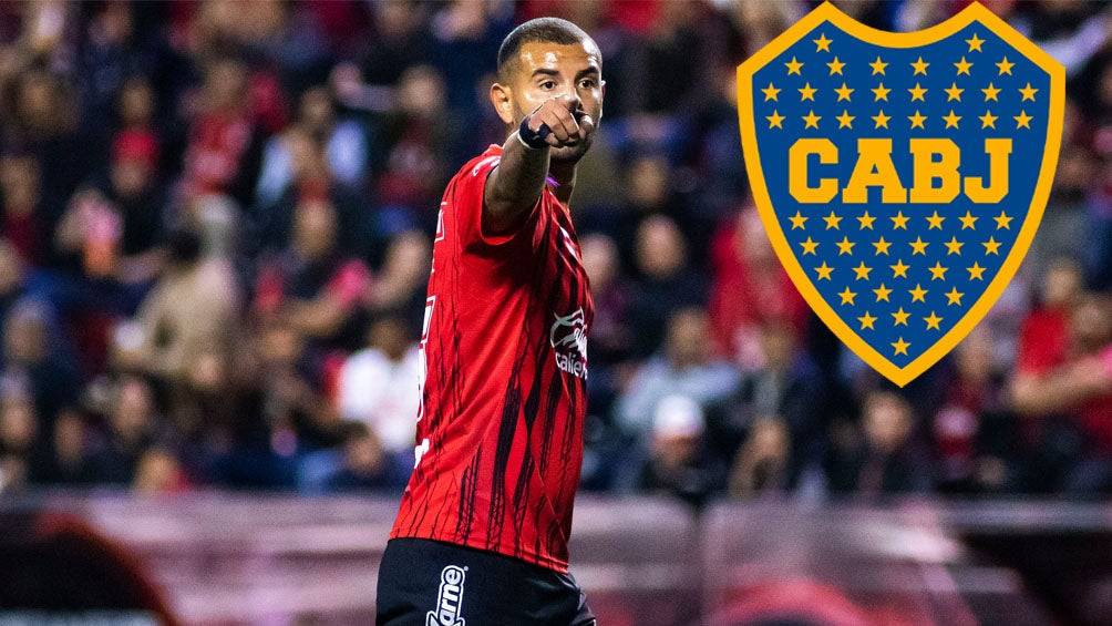 Edwin Cardona, durante un juego con Xolos