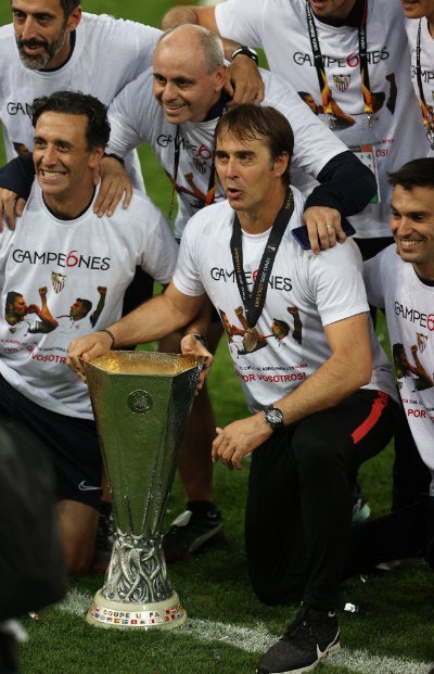 Lopetegui con el trofeo del torneo