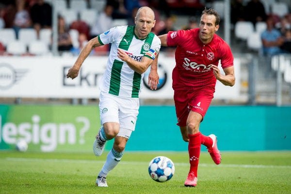 Arjen Robben en acción con el Groningen