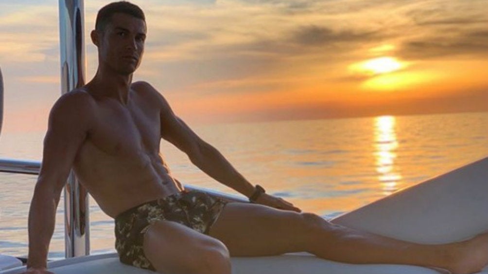 Cristiano Ronaldo realizó gran fiesta en su yate