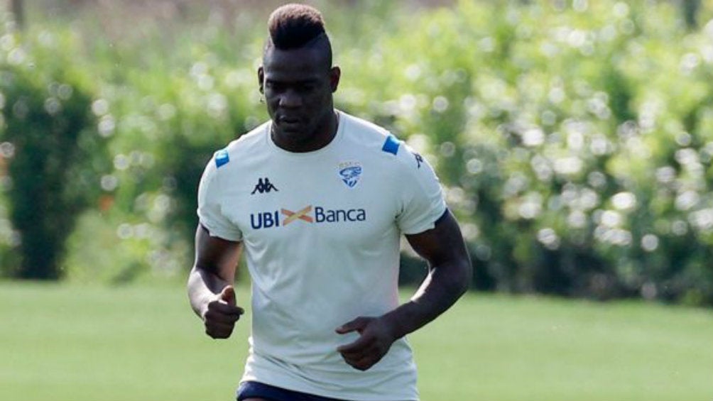 Mario Baloteli: El futbolista italiano se tatuó la cara contra el racismo