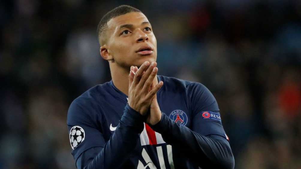 Mbappé mira al cielo con una acción