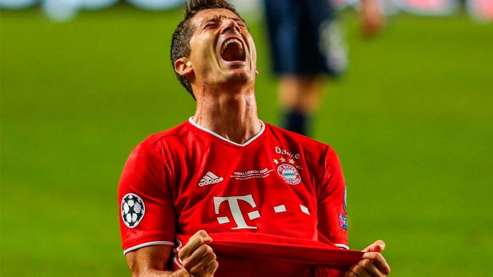 Robert Lewandowski celebra el triunfo sobre el PSG