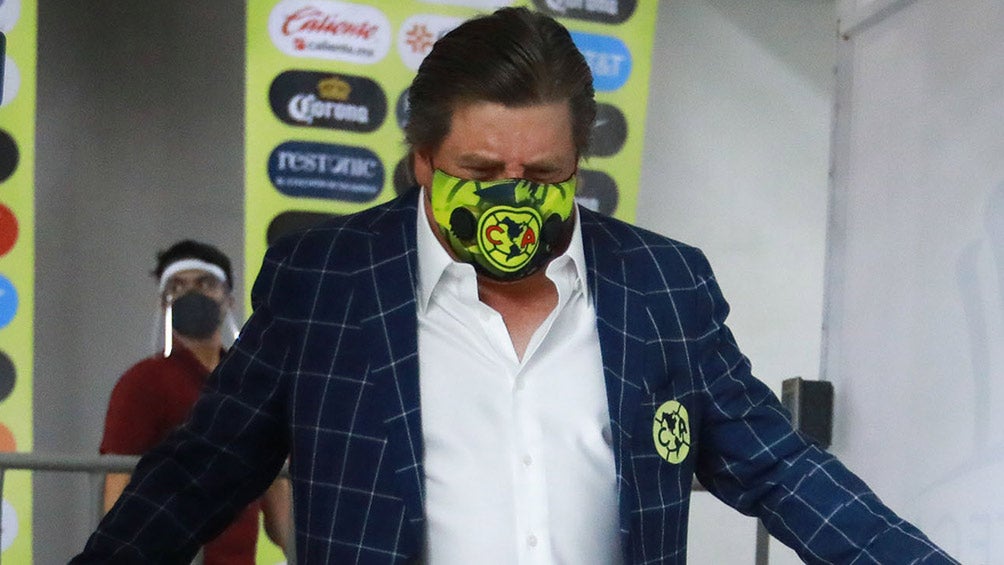 Herrera es checado antes de entrar al Azteca