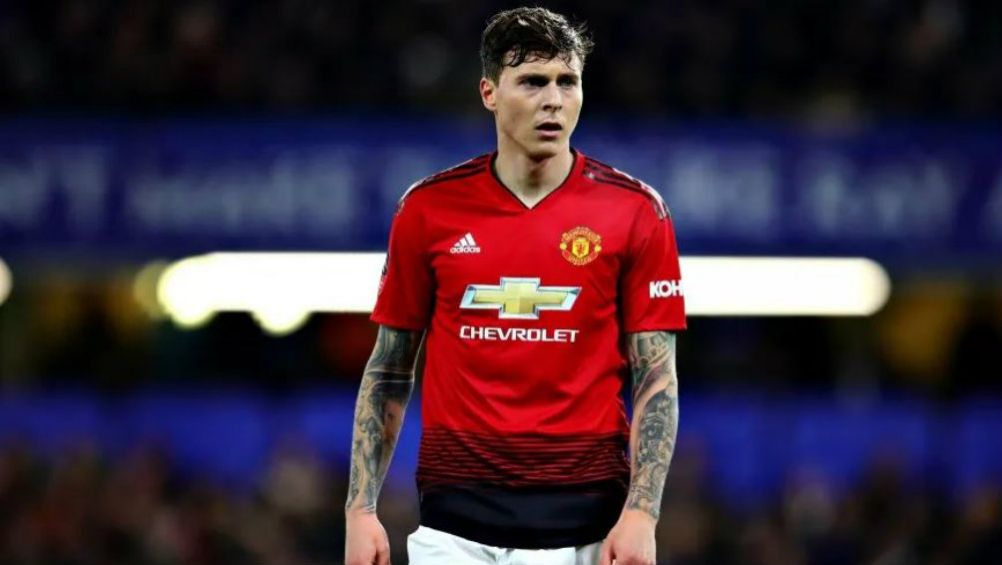 Victor Lindelof en acción con Manchester United