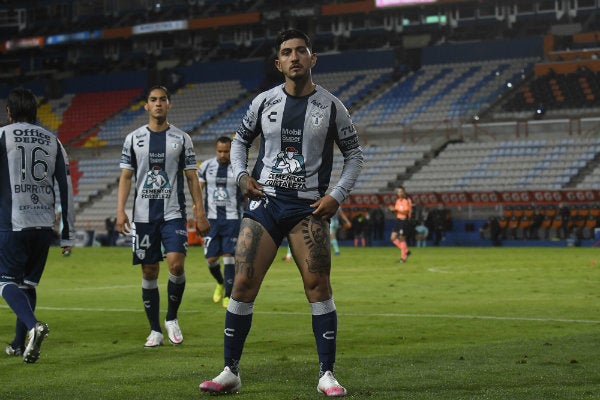 Víctor Guzmán en festejo con Pachuca