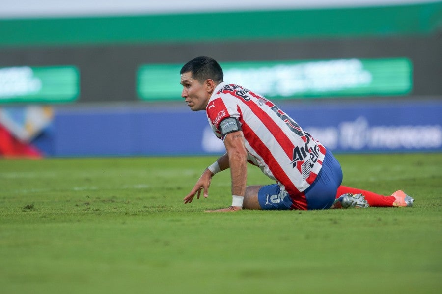 Molina durante un partido con Chivas