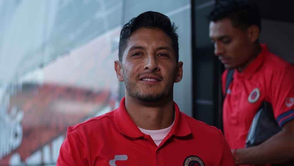 Ángel Reyna sonríe previo a un juego del Veracruz