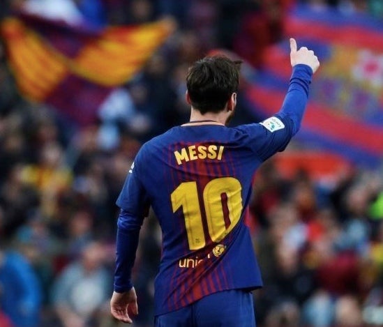 Messi despidiéndose de la afición catalana 