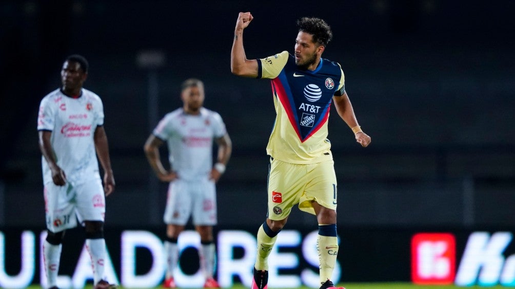 Bruno Valdez durante un partido con América