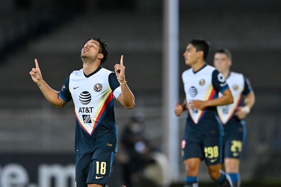 Bruno Valdez durante un partido con América