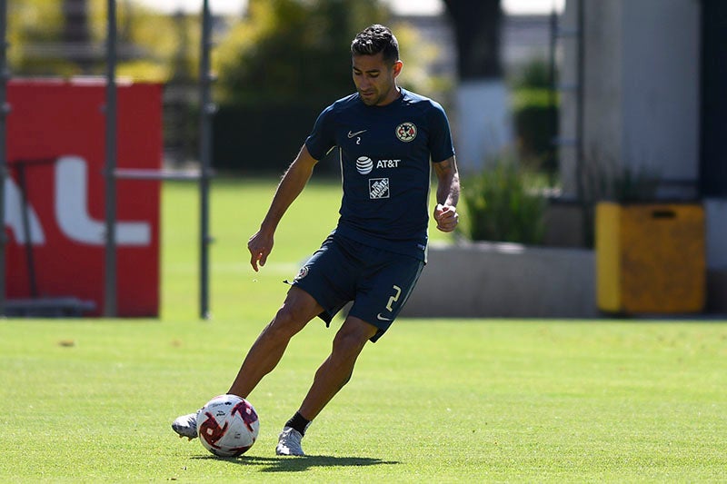 Luis Fuentes entrena en las instalaciones de Coapa 