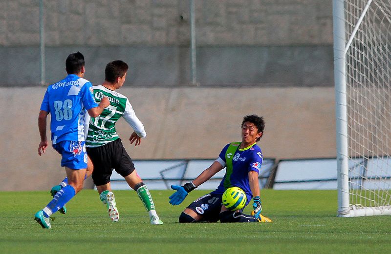 Iván Rodríguez en un juego de las básicas del Puebla 