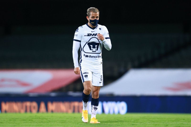 Alan Mozo en partido con Pumas