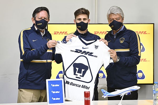 El mediocampista en su presentación con los felinos